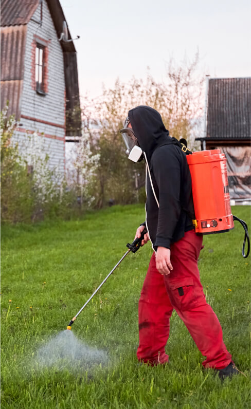 farmersspraying-pesticide-on-lawn