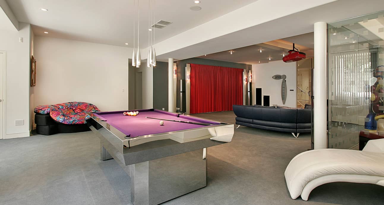 img - lower-level-in-luxury-home