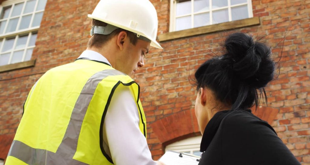 img - surveyor-or-builder-and-homeowner-discussing-property-issues